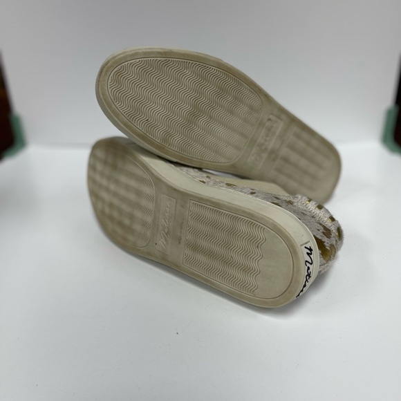 Matisse Ankle Booties with Gold and Cream Design - Picture 4 of 4